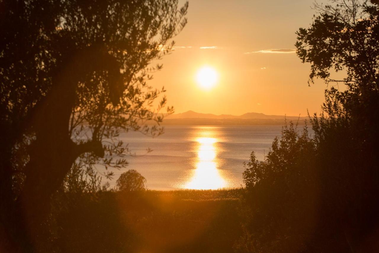 Villa dei Tramonti Passignano sul Trasimeno Esterno foto